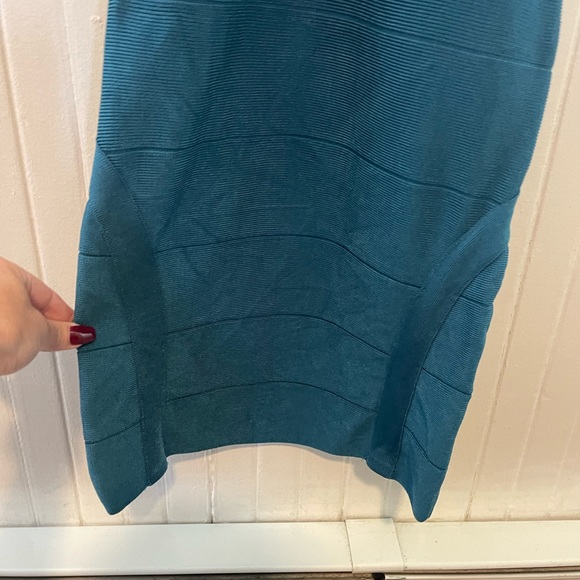 Bebe deep V, cross cross, fitted dress - Picture 4 of 4